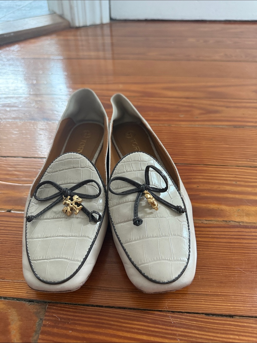 Tory Burch Cream Croc-Embossed Leather Loafers with Black Trim & Gold Logo